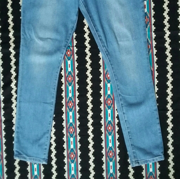 BDG 30W Twig High Rise Jeans Light Wash - Picture 2 of 10